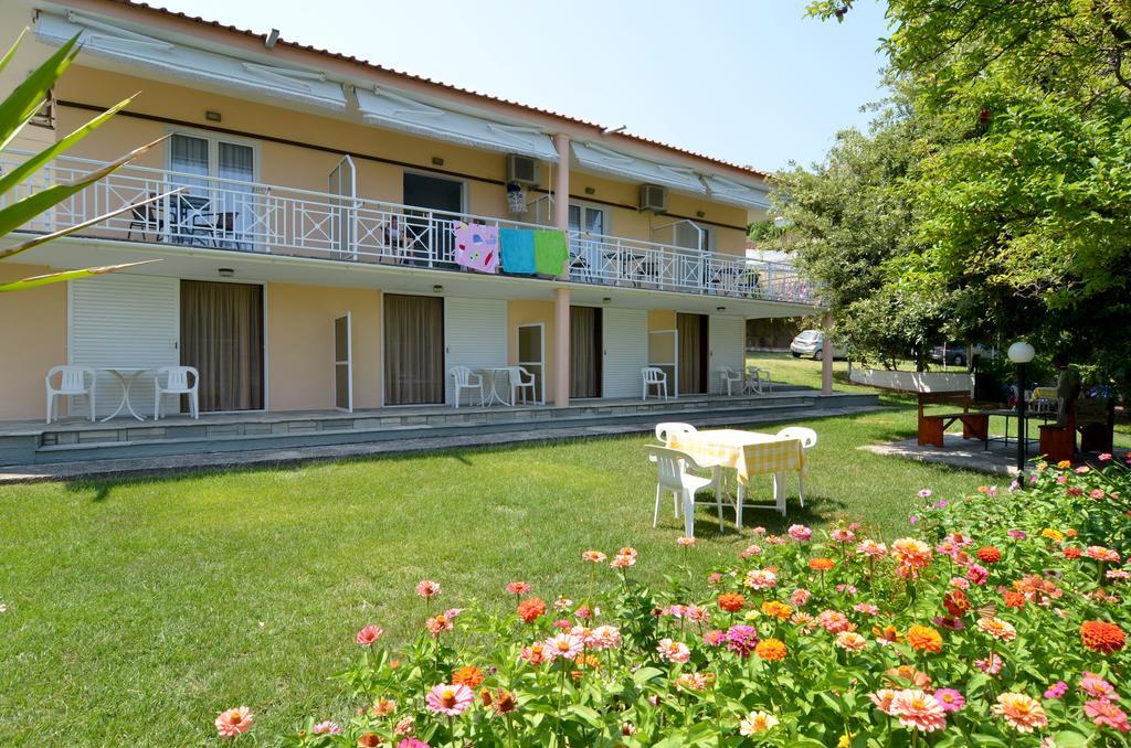Pension Giannis Αdults Only Koinira Buitenkant foto