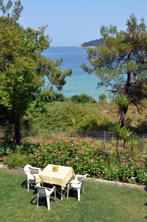 Pension Giannis Αdults Only Koinira Buitenkant foto