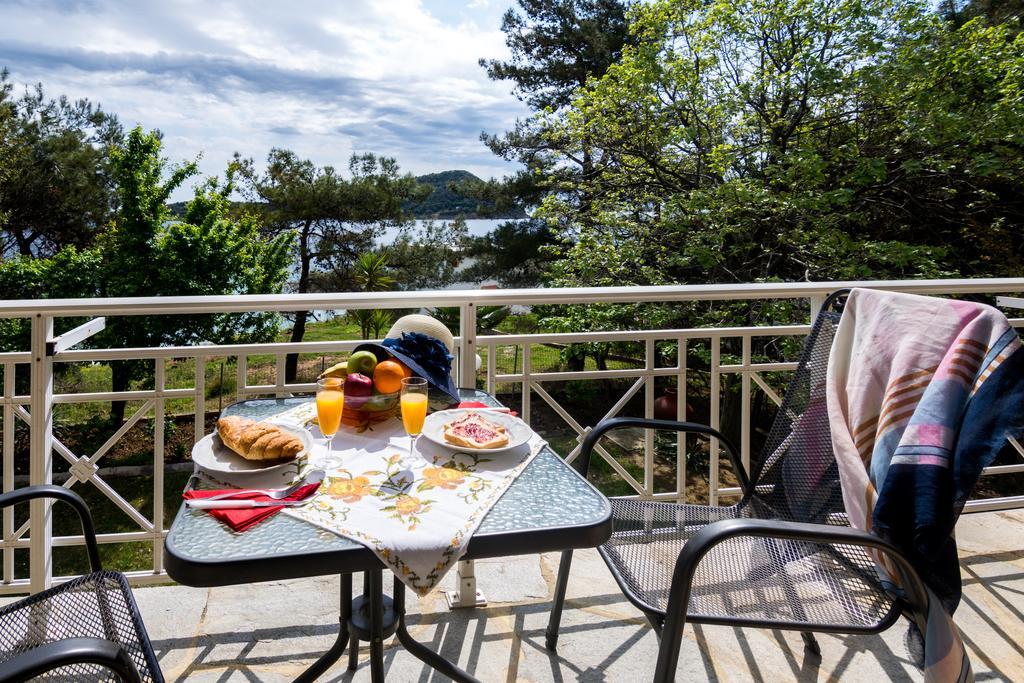 Pension Giannis Αdults Only Koinira Buitenkant foto
