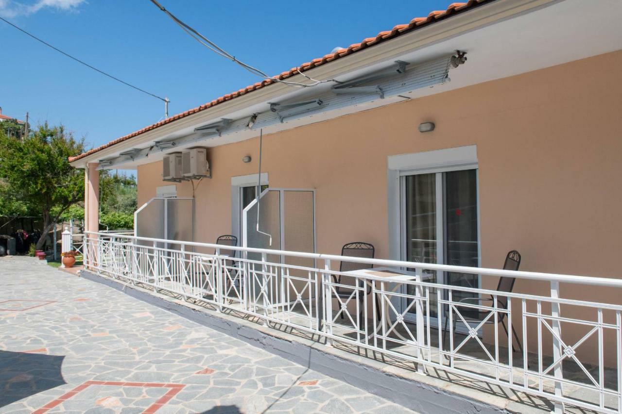 Pension Giannis Αdults Only Koinira Buitenkant foto