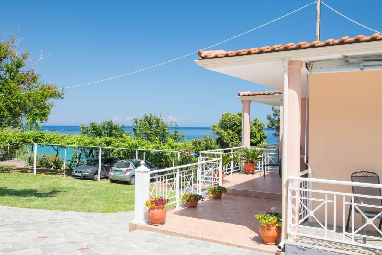 Pension Giannis Αdults Only Koinira Buitenkant foto