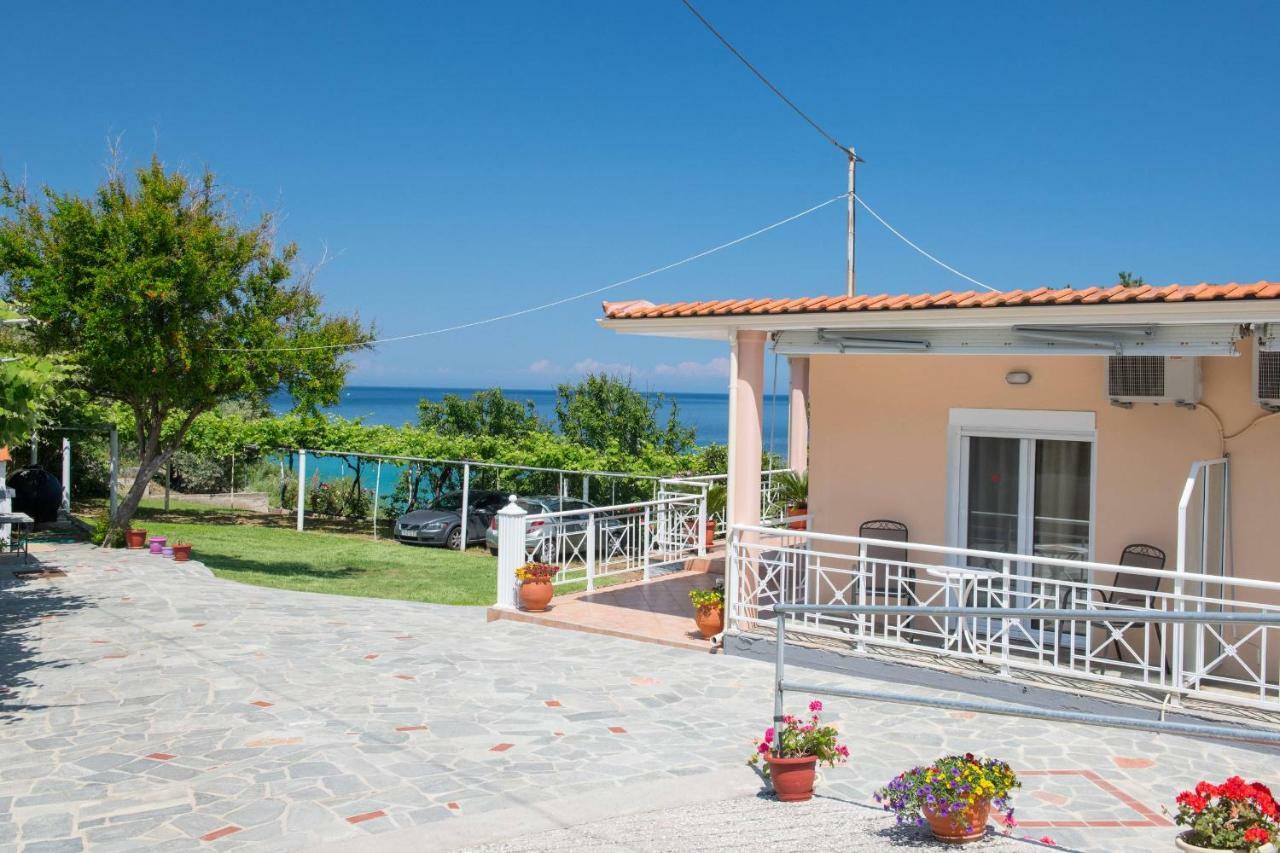 Pension Giannis Αdults Only Koinira Buitenkant foto