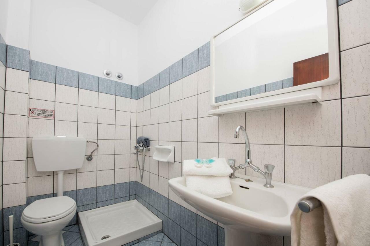 Pension Giannis Αdults Only Koinira Buitenkant foto