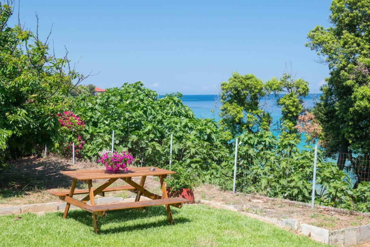 Pension Giannis Αdults Only Koinira Buitenkant foto